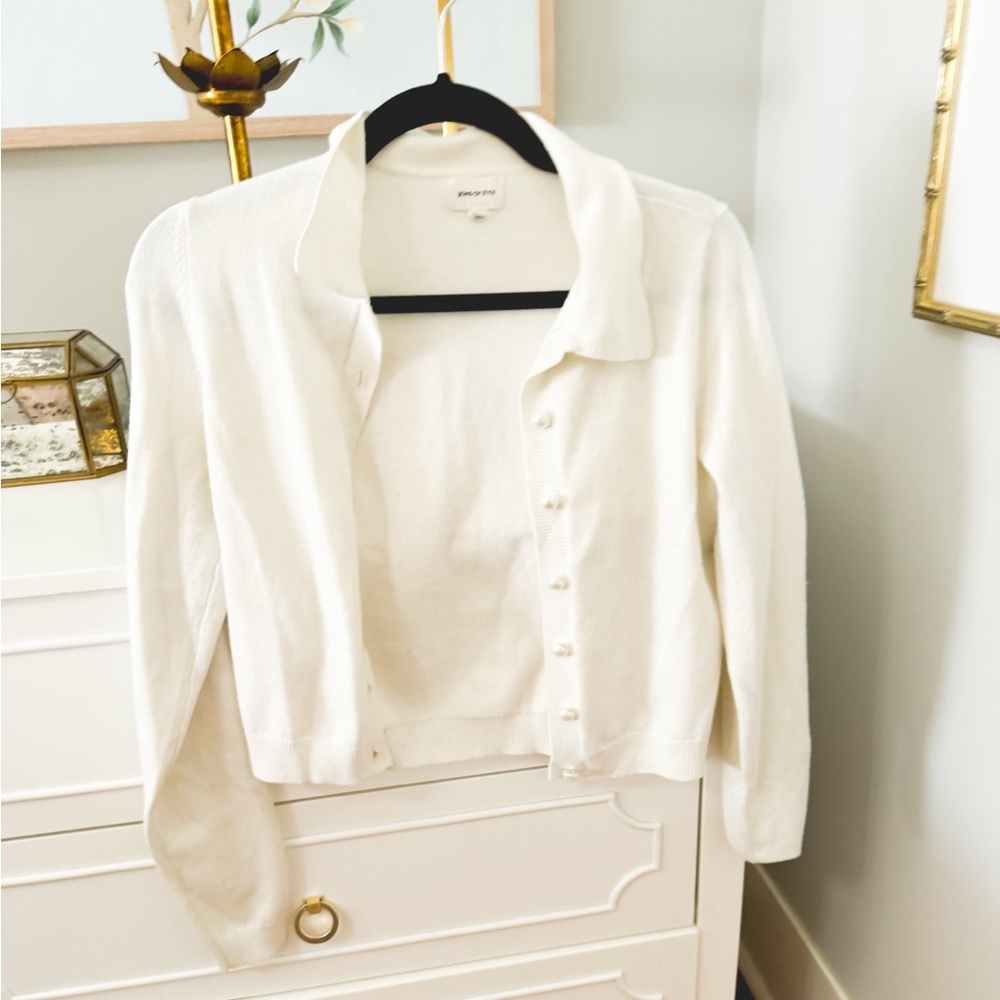 SONG OF STYLE WHITE COLLARED SWEATER PEARL BUTTONS